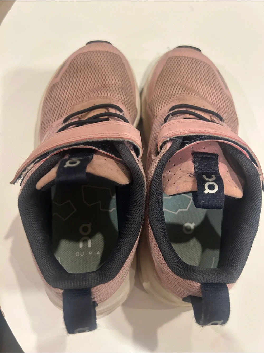 On Running Kids Pink Mesh Sneakers with Hook-and-Loop Strap